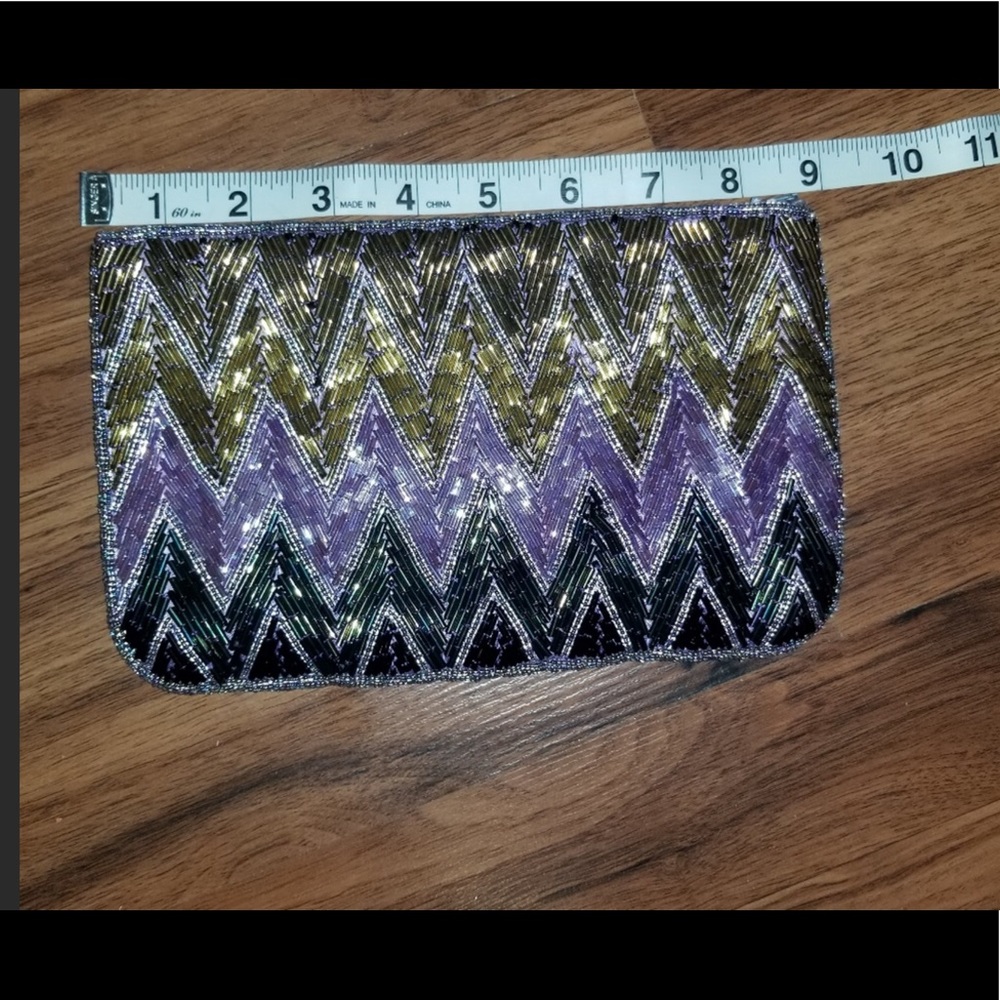 Beaded clutch